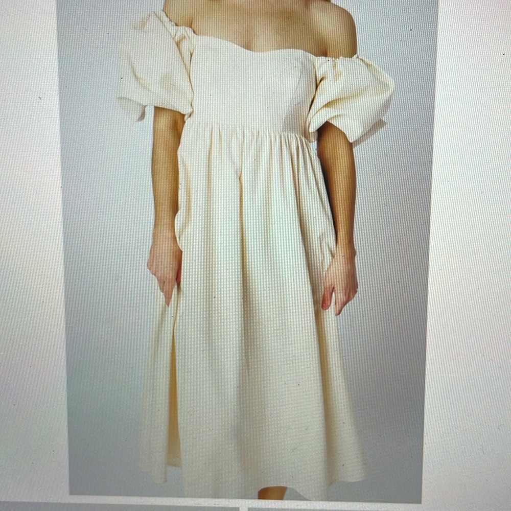 Midi XL cream bump friendly dress